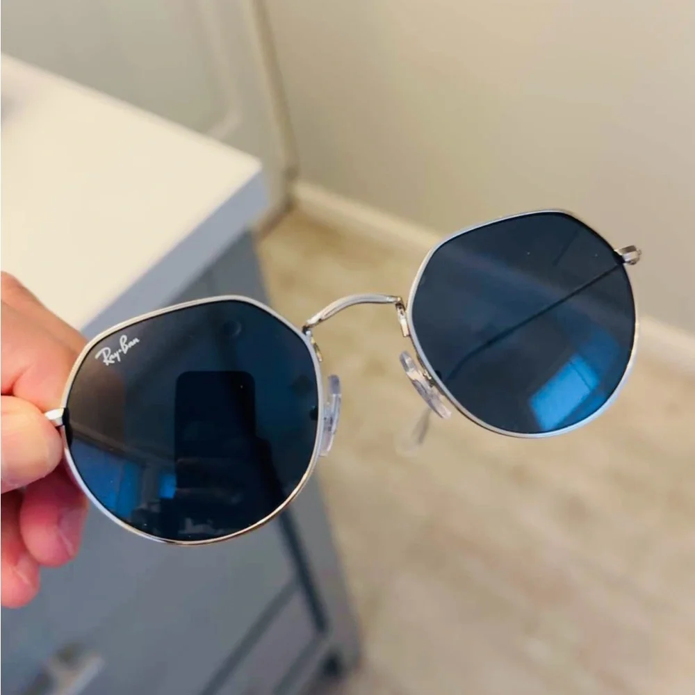 Rayban sunglasses - Picture 1 of 3